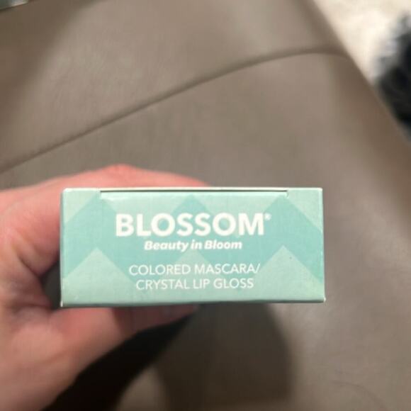 Blossom colored mascara and crystal lip gloss - Picture 4 of 4